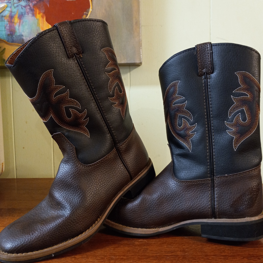 MAGELLAN YOUTH SIZE 2 Boys Western  Boots, CLEAN